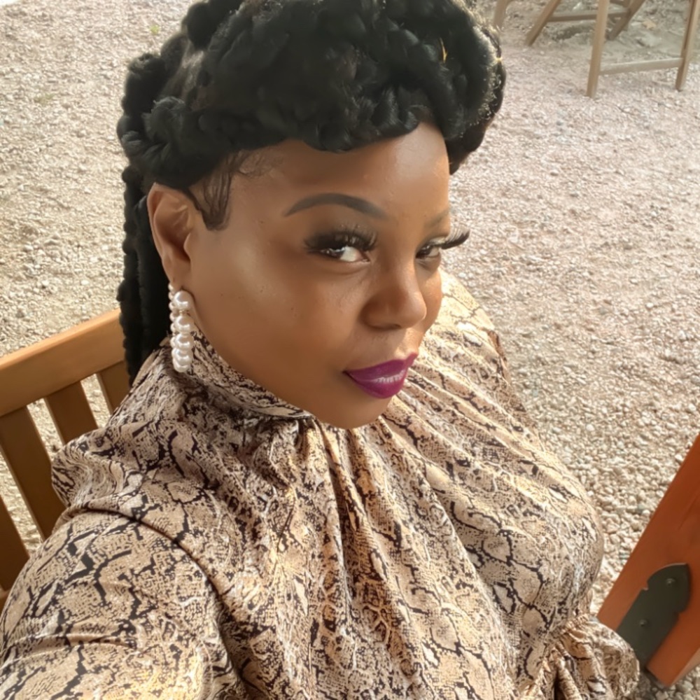 Meet your Posher, Ladiva